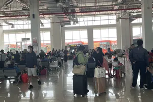 Bến xe Miền Đông mới nhộn nhịp đưa nhiều người dân về quê ăn Tết 