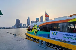 Trước thềm năm mới, du khách có thể đi buýt sông từ Công viên bờ sông Sài Gòn