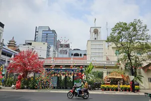 Đường sá TP.HCM thông thoáng, sạch đẹp những ngày cận Tết 