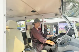 Xe điện 4 bánh ở TP.HCM hoạt động trở lại