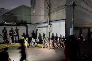 Nhiều nơi ở TP.HCM bị cúp điện, vì sao?