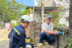 Mang nước sạch tới từng nhà dân ở huyện Cần Giờ