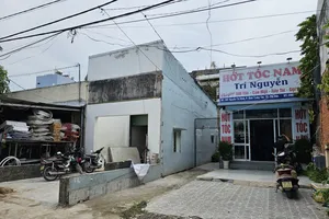 Dọn dẹp mặt bằng để khởi công dự án mở rộng đường Nguyễn Thị Định, TP Thủ Đức