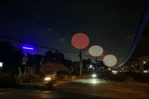 Hệ thống chiếu sáng bị mất cắp, đường song hành Xa lộ Hà Nội tối thui