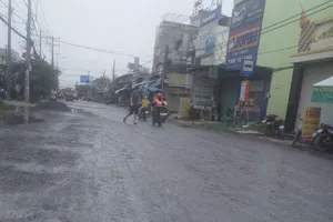 Đã khắc phục ổ voi, ổ gà trên đường Lò Lu, TP Thủ Đức