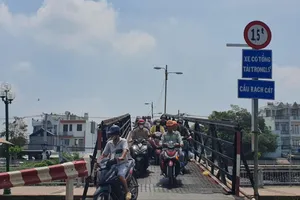 Khi nào xây mới cầu Rạch Cát, quận 8?