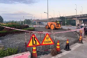 Sau kiến nghị của công an TP, vòng xoay Phú Hữu bắt đầu được cải tạo