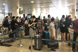 Theo dõi tình hình đặt giữ chỗ, giá vé máy bay Tết Nguyên đán 2025