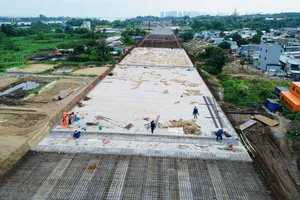 Cận cảnh gần 15 km đoạn cầu cạn đường Vành đai 3 hoàn thành vào cuối 2025