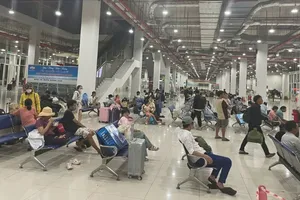 Người dân TP.HCM bắt đầu về quê ăn Tết, còn nhiều vé xe