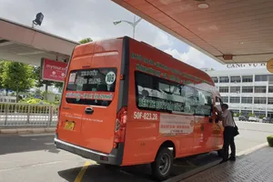 Hôm nay, xe buýt sẽ đưa khách từ sân bay Tân Sơn Nhất ra ngoài miễn phí