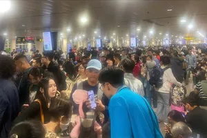 Sân bay Tân Sơn Nhất bước vào cao điểm, hơn 1.000 chuyến bay/ngày 
