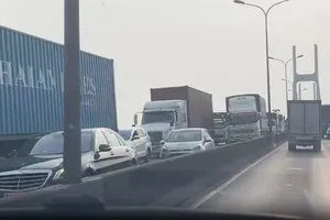 Cao tốc TP.HCM - Long Thành - Dầu Giây đang ùn ứ, hạn chế phương tiện