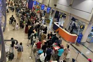 Sân bay Tân Sơn Nhất vẫn tấp nập người dân về quê ăn Tết