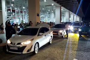 Mùng 7 Tết: Bến xe Miền Đông mới nhộn nhịp người dân quay lại TP.HCM