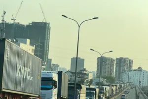 Tuyến đường huyết mạch phía Đông TP.HCM kẹt xe kéo dài