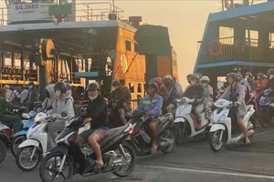 Kỳ nghỉ lễ 30-4 kéo dài, người dân về TP.HCM từ sớm để tránh kẹt xe