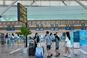 Hành khách đến sân bay Tân Sơn Nhất tăng cao