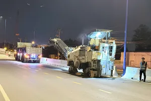 Cầu Tăng Long vừa thông xe 3 tháng đã xuất hiện vết nứt