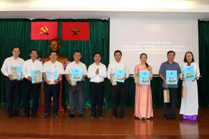 Sở Xây dựng TP.HCM trao quyết định nghỉ hưu trước tuổi cho cán bộ, người lao động