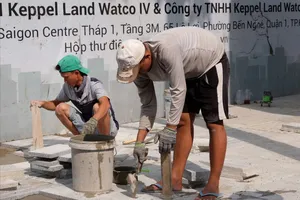 Chỉnh trang vỉa hè gây ảnh hưởng đến biển báo giao thông đường bộ