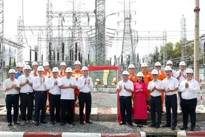 EVNHCMC tổ chức lễ gắn biển Công trình tại trạm biến áp 110kV Phú Mỹ Hưng