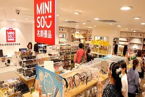 Đối thủ Mumuso dính 'bão' dư luận, CEO của Miniso rời ghế