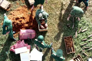 Trục vớt thành công 360 quả đạn dưới chân cầu