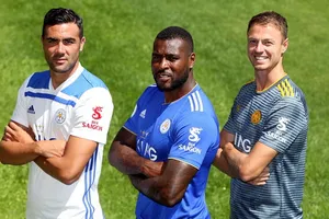 Logo Bia Sài Gòn trên áo đầu các cầu thủ Leicester city