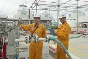 Ông lớn họ dầu khí ‘kẻ cười, người khóc’