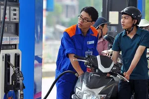 Giá xăng A95, E5 đồng loạt tăng từ 15 giờ hôm nay