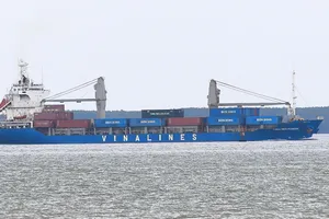 Lạ: Vinalines bị khóa giao dịch ngay khi vừa chào sân
