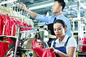 Mỹ-Trung chiến tranh thương mại: Áo, vest… Việt Nam bứt phá