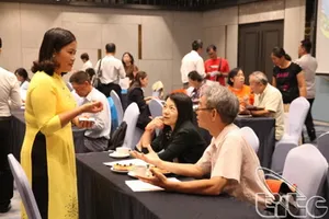 Các doanh nghiệp du lịch Việt Nam và Đài Loan đang trao đổi tại một sự kiện về du lịch- Ảnh: TCDL