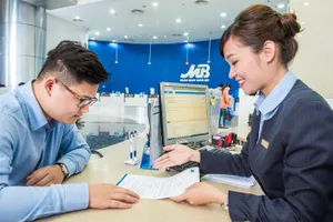 Nhu cầu vay vốn cuối năm tăng cao - Ảnh: TL