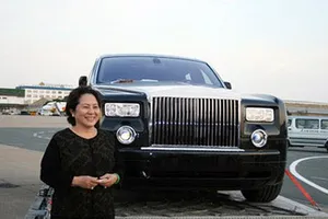 Nữ đại gia Dương Thị Bạch Diệp nổi tiếng trong giới doanh nhân trong nhiều năm qua từng sở hữu chiếc xe Roll-Royce có biển số độc- Ảnh: Internet