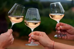 Đề nghị ‘khai tử' quy định cấm bán rượu trên internet