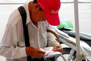 Người mua vé sổ truyền thống nhiều khi có khuynh hướng mua xong rồi "để quên đâu đó".