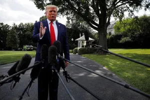 Tổng thống Mỹ Donald Trump phát biểu trước báo giới tại Nhà Trắng ngày 1-8 - Ảnh: Reuters.
