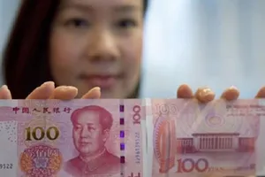 Ông Trump ra đòn tới tấp, tiền Trung Quốc tuột dốc