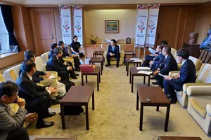 Quang cảnh buổi làm việc