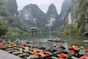 Cấp tốc bỏ quy định ‘không chia sẻ, đưa tin’ về tình hình dịch
