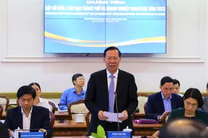 Chủ tịch UBND TP.HCM Phan Văn Mãi mời gọi doanh nghiệp Singapore cùng thực hiện đề án 220 km đường sắt đô thị.