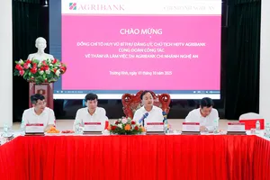 Chủ tịch HĐTV Agribank làm việc và chỉ đạo các chi nhánh ở Nghệ An khắc phục hậu quả bão số 10