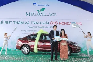 Khang Điền trao Honda Civic cho cư dân Mega Village 