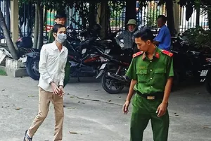 Lãnh hai năm tù vì hành hạ con gái của người tình