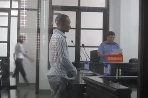 Cho 200 ngàn để dụ bé trai lên tầng 2 quan hệ đồng giới