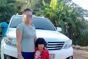 Kết cục vụ tòa xử ở với cha, con khóc đòi theo mẹ