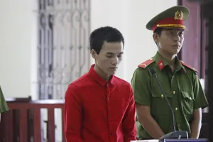 Trộm ô tô có 'bảo bối', thanh niên bỏ của chạy lấy người