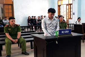 Mang xăng đốt vợ khiến chủ nhà trọ chết thảm